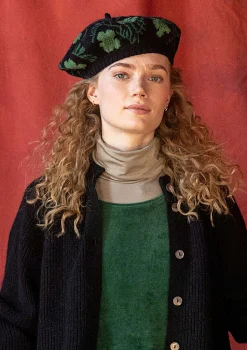 Stickad basker "Gnistra" i alpackamix/ekoligisk och återvunnen bomull-Gudrun Sjödén Best